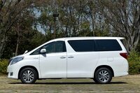 2代目「アルファード」のサイドビュー。(写真:峰 昌宏)