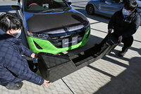 “ぬりかべ”の特製バンパーを外すと、その下には純正バンパーが。