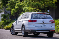 「パサート オールトラックTDI 4MOTIONアドバンス」の外装色は、試乗車の「ピュアホワイト」(写真)を含む全6色が設定されている。