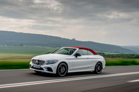 拡張型アクティブブレーキアシストはすべてのモデルに標準装備。前方車両や歩行者、自転車を検知し、衝突による被害の防止と軽減に役立つ。