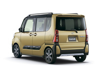 新モデル「タント ファンクロス」のリアビュー。