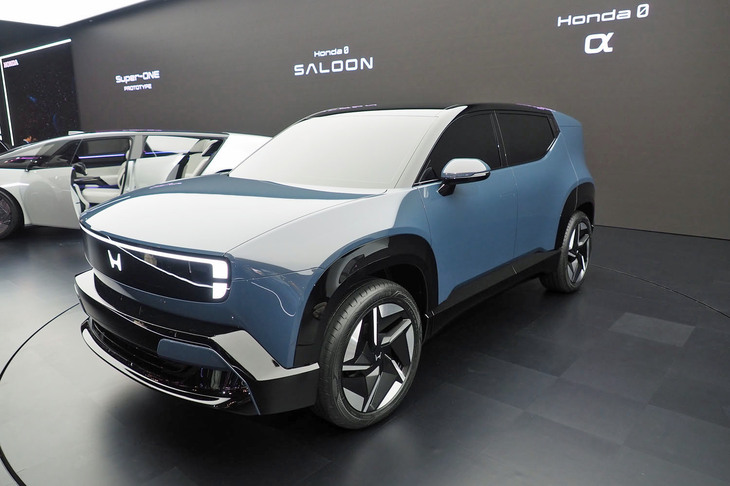 BEV「ホンダ0シリーズ」の第3弾として「ジャパンモビリティショー2025」の会場で世界初公開された「ホンダ0アルファ」。