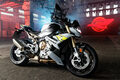 BMWが「S1000R」をモデルチェンジ　スーパースポーツ由来の高性能ネイキッドが新型に