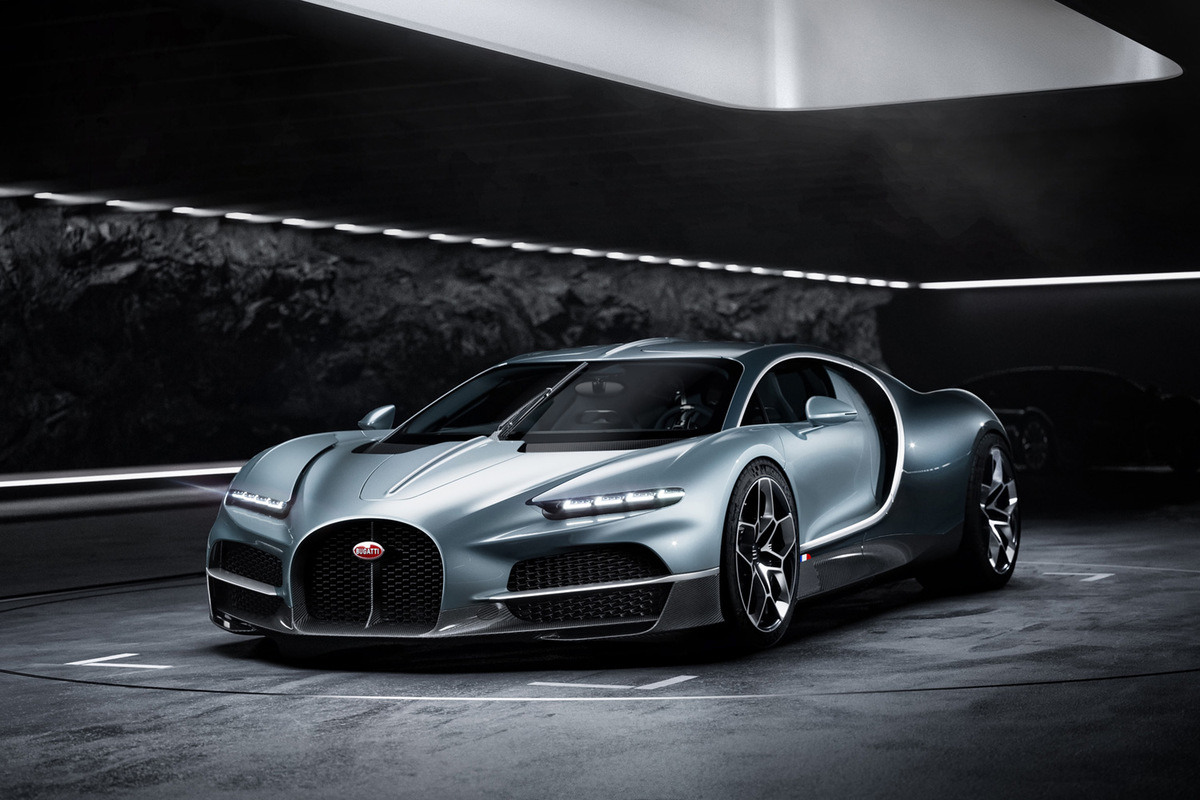最高出力1800PS！ ブガッティからハイブリッドの新型ハイパーカー