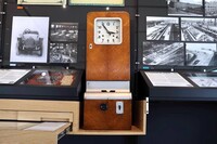 1920年代に使われていたタイムレコーダー。