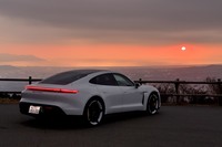 「ポルシェ・タイカン」は、ポルシェ好きならずとも気になるであろう一台。ようやく日本上陸を果たしました。(photo:小林俊樹)