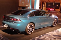 これまでの4ドアセダンから、バックドアを持つ4ドアサルーンへと姿を変えた「508」。プジョーではそのスタイルを“4ドアファストバック”と呼んでいる。