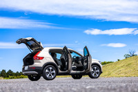 「XC40ウルトラB4 AWD」のボディーサイズは全長×全幅×全高=4440×1875×1655mmで、ホイールベースは2700mm。最低地上高は210mmと発表されている。