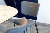 商談スペースの椅子。