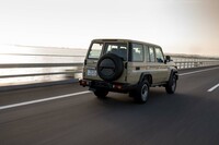 「ランドクルーザー“70”」の生産を担うのはトヨタ車体の吉原工場で、月に400台が出荷されるという。受注については「すでに向こう2年の生産分が埋まった」との情報もある同車だが、簡単に生産台数や日本向けの枠を増やせるクルマでもない。本当に欲しいという人は、腰を据えて待つしかないだろう。