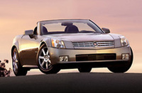 【写真上】「セビルSTS」
【写真下】2004年春に導入予定の「XLR」