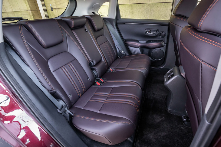 ホンダZR-V e:HEV Z(リアシート)