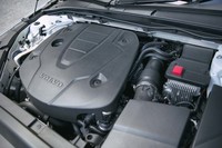 エンジンは2リッターのディーゼルターボ。オプション「ポールスターパフォーマンスソフトウエア」を組み込んだ試乗車では、最高出力は190PSから200PSに、最大トルクは400N・mから440N・mへとアップしている。