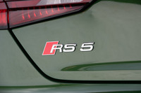 アウディはハイパフォーマンスモデルをラインナップするサブブランドとして「アウディスポーツ」を展開。スーパースポーツの「R8」や「RS 5スポーツバック」を含むRSモデルは、こちらのブランドに属している。