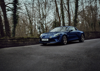 国内への割り当ては30台のみとなる「A110リネージGT」。こちらのボディーカラーは「ブルーアビスメタリック」。