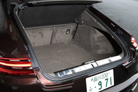 荷室容量は495リッター。後席を畳むと最大で1304リッターまで広がる。