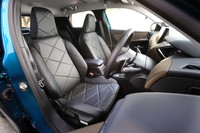 「グランシック」ではレザーシートが標準装備となる。重厚なブラックだが、見た目よりもずっとソフトな座り心地だ。