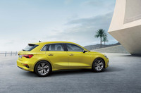 「アウディA3」にイエロー内装が目を引く限定車の画像