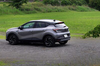 グローバルで累計200万台が販売される人気車種の2代目「ルノー・キャプチャー」。日本では2021年2月に販売が開始され、デビュー3年を機にマイナーチェンジが実施された。