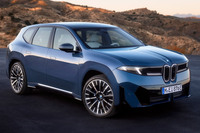 渕野「顔が絶壁なうえに上部が逆スラントしているので、車体に対してノーズがかなり高い位置にあるんですよね」
清水「なんだか、普通よりボンネットが一段高いような感じがしますよ」