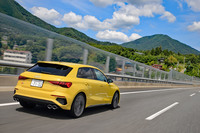 高速巡航時にアクセルを緩めると、即座にコースティング走行に移行。エンジンをドライブトレインから切り離し、空走させることで燃料消費を抑制する。