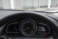 左右にインフォメーションディスプレイが備えられた単眼式のメーター。表示の字体の変更や高コントラスト化により、読みやすさが改善されている。