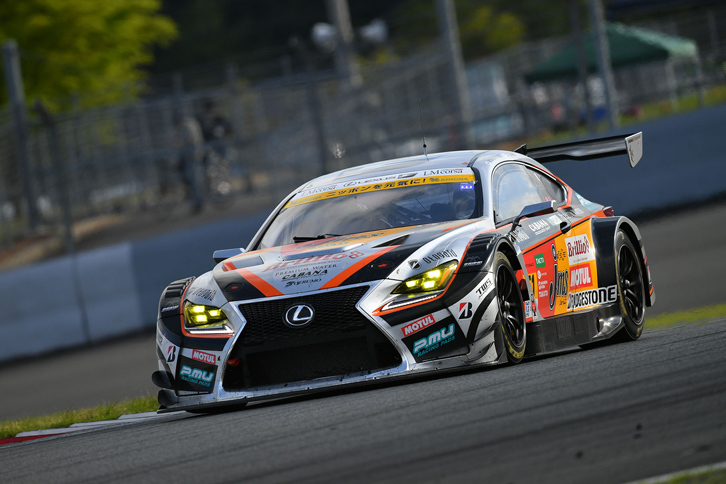 GT300クラスを制したNo.51 JMS P.MU LMcorsa RC F GT3(中山雄一/坪井 翔)。レース終盤、ピットワークの短縮が功を奏した。