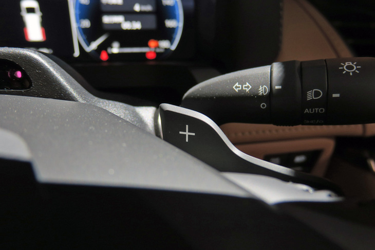 トヨタ・ヴェルファイアZプレミア(シフトパドル)