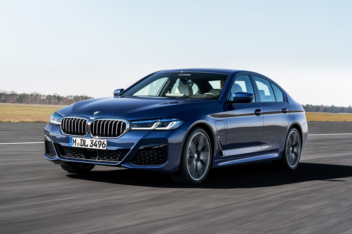BMWが「5シリーズ セダン／ツーリング」をマイナーチェンジ 渋滞時 