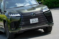 “オフロード”のグリルやフォグランプベゼルはブラックにペイントされる。