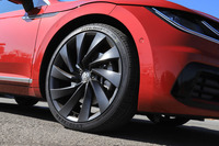 2018年2月に発売された、グッドイヤーの新製品「エフィシェントグリップ コンフォート」。「イーグルLS EXE」の後継を担うコンフォートタイヤである。