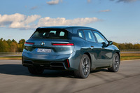 電気自動車「BMW iX」の改良モデルが日本上陸 航続距離723kmと0-100km/h加速3.8秒を実現の画像