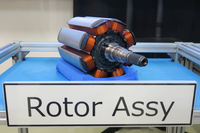 「アリア」のモーターでは、ローターに永久磁石ではなく巻き線が用いられる。電気によってローター側の磁力を制御することで、高回転時の抵抗を軽減するためだ。