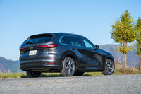 394万3500円~712万2500円の価格帯で全18モデルをラインナップする「マツダCX-80」。この試乗車はマイルドハイブリッドディーゼル「XDハイブリッド」の中間グレード「エクスクルーシブモダン」(車両本体価格596万7500円)。