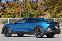 プジョー408 GTハイブリッド(FF/8AT)/マセラティ・グレカーレ トロフェオ(4WD/8AT)/ルノー・カングー ヴァリエテ カラーバンパー(FF/7AT)【試乗記】の画像