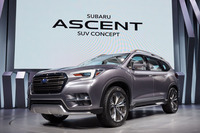 ニューヨーク国際ショーで公開された3列7人乗りのコンセプトカー「スバル・アセントSUVコンセプト」。北米市場への導入は2018年の予定。