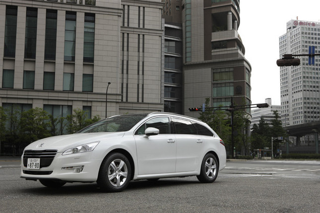 【スペック】全長×全幅×全高=4815×1855×1505mm/ホイールベース=2815mm/車重=1560kg/駆動方式=FF/1.6リッター直4DOHC16バルブターボ(156ps/6000rpm、24.5kgm/1400-3500rpm)/価格=394万円(テスト車=409万円/キセノン ディレクショナルヘッドライト&インテリジェントハイビーム=15万円)