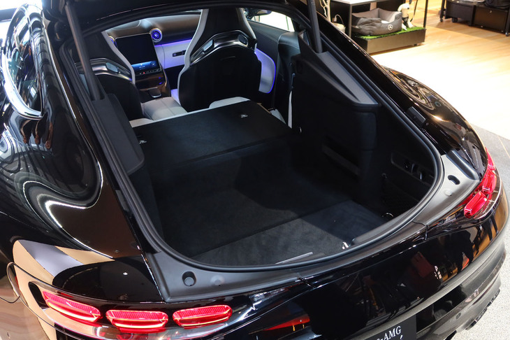 メルセデスAMG GT63 4MATIC+ クーペ(ラゲッジルーム)