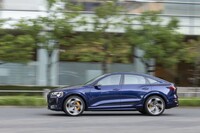 フロントモーターは最高出力204PSを発生。リアには同180PSのモーターを各輪に搭載し、システム出力は503PS(ブースト時)にも達する。