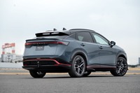 「アリアNISMO」は4WDのみの設定で、駆動用バッテリー容量が66kWhの「B6 e-4ORCE」と91kWhの「B9 e-4ORCE」(今回の試乗車)がある。