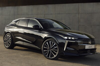 Cセグメントハッチバックの「DS 4」は、2025年5月のマイナーチェンジで「N°4」に車名が変更された。