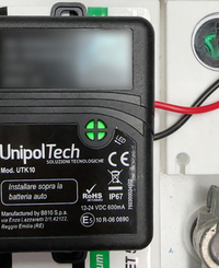 接続すると、直後にインジケーターランプが緑と赤に点滅し始めた。