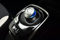 「e-POWER」ドライブトレイン搭載車専用のシフトセレクター。ドライブモードは「ノーマル」「S」「ECO」の3種類が用意されている。