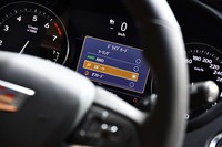 ドライブモードは4種類(ツーリング/AWD/スポーツ/オフロード)。切り替えることで、アクセルレスポンスや変速パターン、4WDの制御を変えられる。