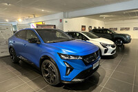 ルノーのクロスオーバー系ラインナップで最大の車種である「ラファール」。2023年に導入されたフルハイブリッド車だ。