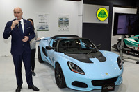 日本市場の重要性を語る、英ロータスのデイビッド・マッキンガイアー氏。