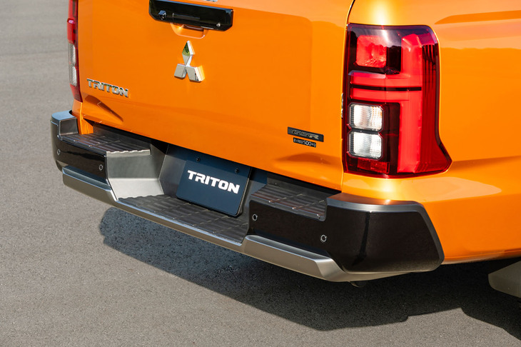 三菱トライトンGSR(リアバンパー)