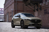 「ジルコンサンドメタリック」をイメージカラーとする特別仕様車「レトロスポーツエディション」も設定された。