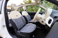 開放的なキャビンを持つ「500C」。カーライフを一層楽しいものにするためにも、タイヤのチョイスにはこだわりたい。