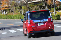 ターボ車の駆動方式はFFのみで、4WDの設定はない。燃費は21.8km/リッターと公称されている(JC08モード)。